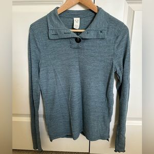 Free people long sleeve. Size small. Waffle knit, 1/4 big button top.
